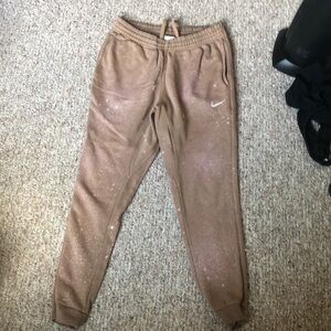 Men’s tan Nike sweatpants